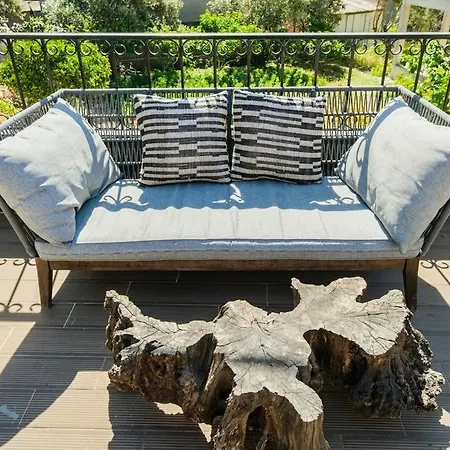 Сasa de vacaciones Charming Stone With Sunny Terrace *