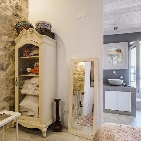 Ferienhaus Charming Stone With Sunny Terrace Alcabideche